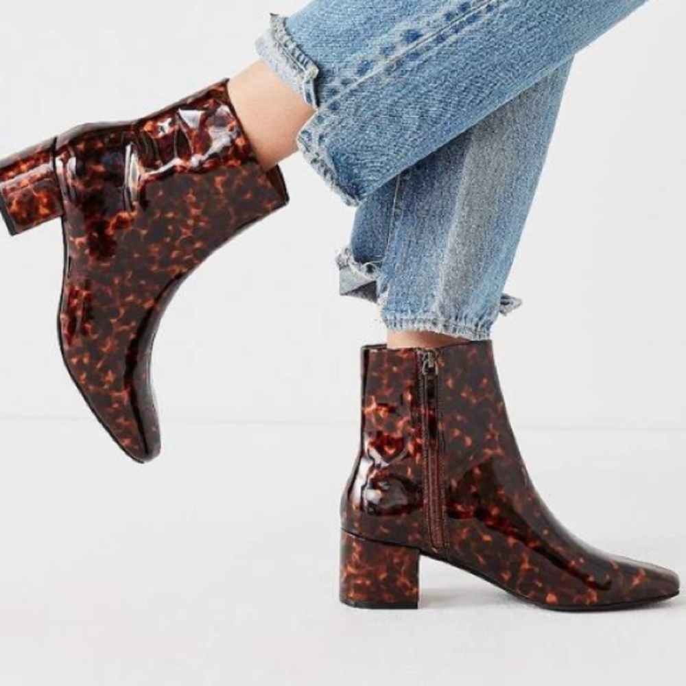 NWOT urban outfitters tortoise boots